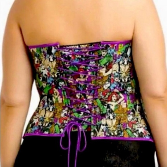 Torrid DC Comic Villains Bustier. Purple trim and lace up back. Zipper front. - Picture 2 of 12